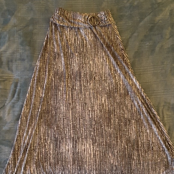 robert louis Dresses & Skirts - Skirt